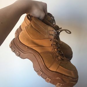 CHUNKY PLATFORM COMFY SUEDE HIKING BOOTS